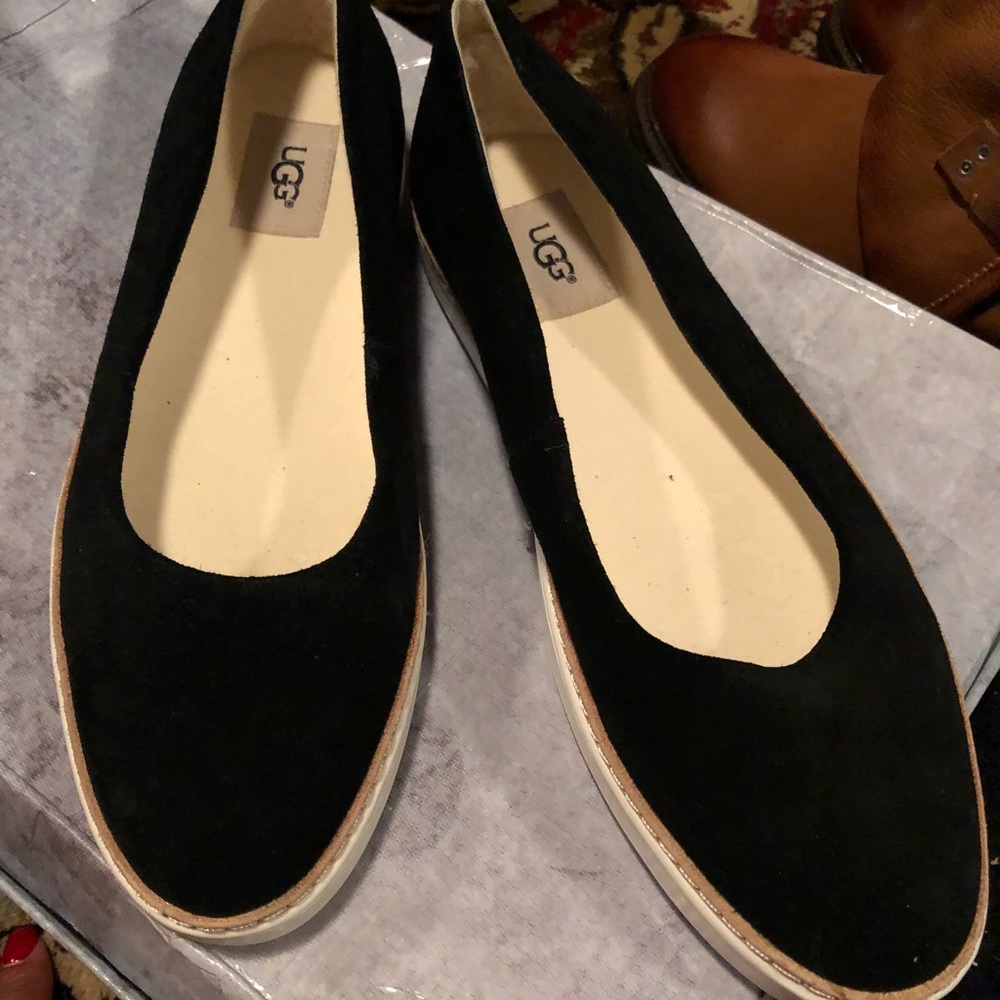 NEW! Women’s Slip on Suede Sneakers.